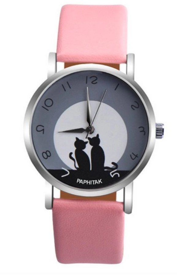 https://hidzo.nl/storage/cache/259/00760d7762ad77616e65311a6ecdd3ae/Hidzo%20Horloge%20Paphitak%20Katten%20-%20ø%2037%20mm%20-%20Roze%20-%20Kunstleer.webp