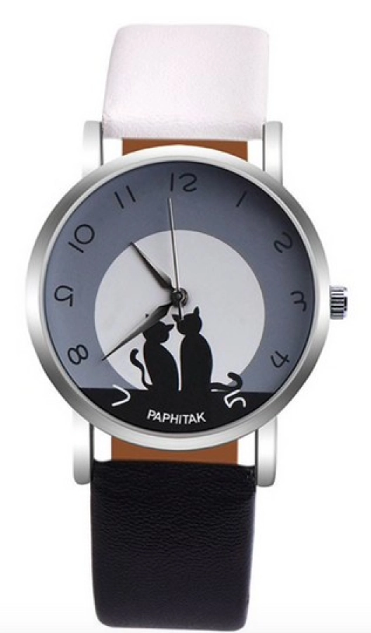 https://hidzo.nl/storage/cache/263/a11fc29f5cb97f3aa1cfc3b598f11897/Hidzo%20Horloge%20Paphitak%20Katten%20-%20ø%2037%20mm%20-%20Zwart_Wit%20-%20Kunstleer.webp