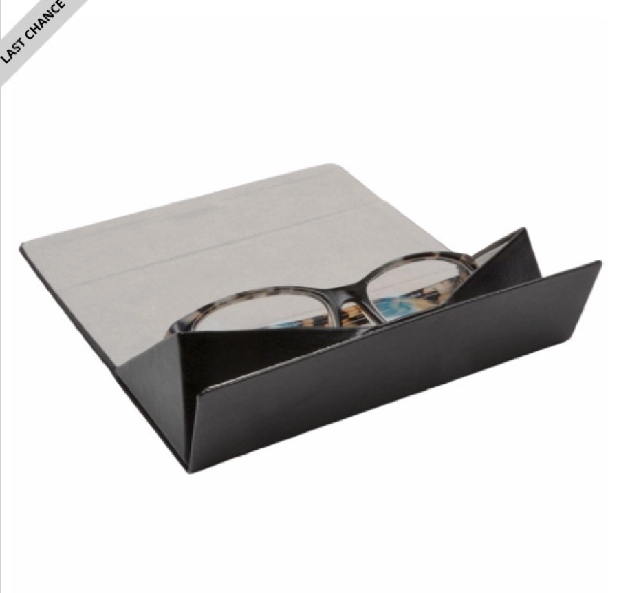 https://hidzo.nl/storage/cache/3223/09c1ce3f4ac363234a4d9be80c230869/Hidzo%20Brillenkoker%20-%20Opvouwbaar%20-%20Driehoek%20-%2016x7x5cm%20-%20Zwart%204.webp