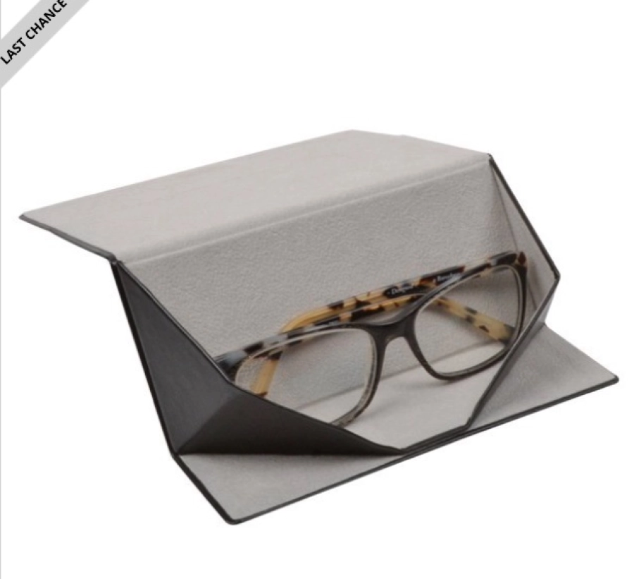 https://hidzo.nl/storage/cache/3226/c23b99a39e2a1ce5fdd222bae5c4a77f/Hidzo%20Brillenkoker%20-%20Opvouwbaar%20-%20Driehoek%20-%2016x7x5cm%20-%20Zwart%205.webp