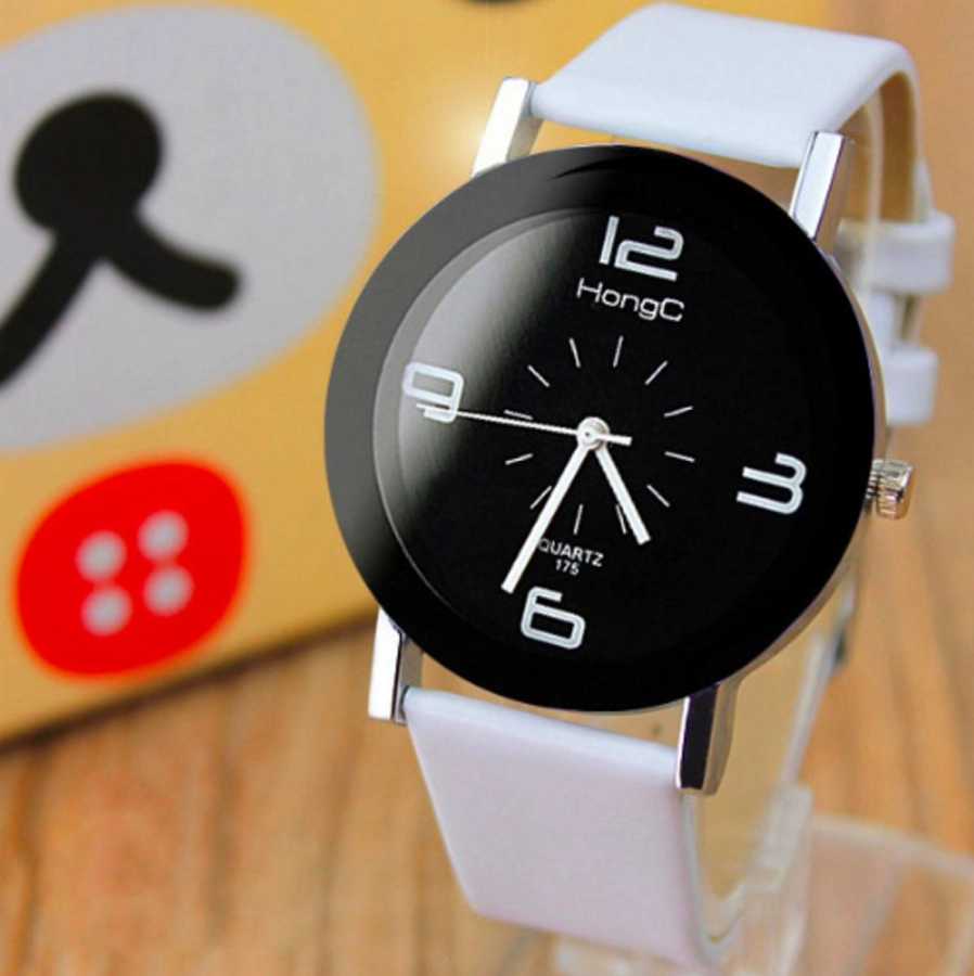 https://hidzo.nl/storage/cache/429/b32dbe524df9501e115cfa06b765b82c/HongC-Horloge---Zwart-Wit.webp